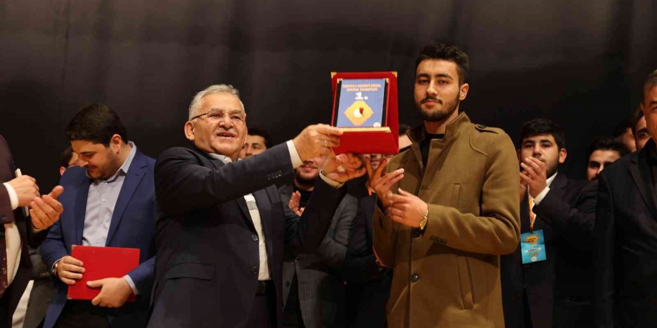 Başkan Büyükkılıç, Kuran-I Kerim’i Güzel Okuma Yarışması’nda gençlerle buluştu