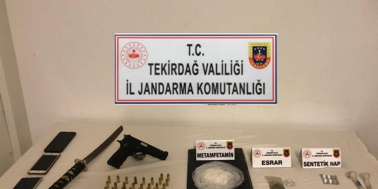 İstanbul’dan araçla uyuşturucu getiren 2 kişi yakalandı