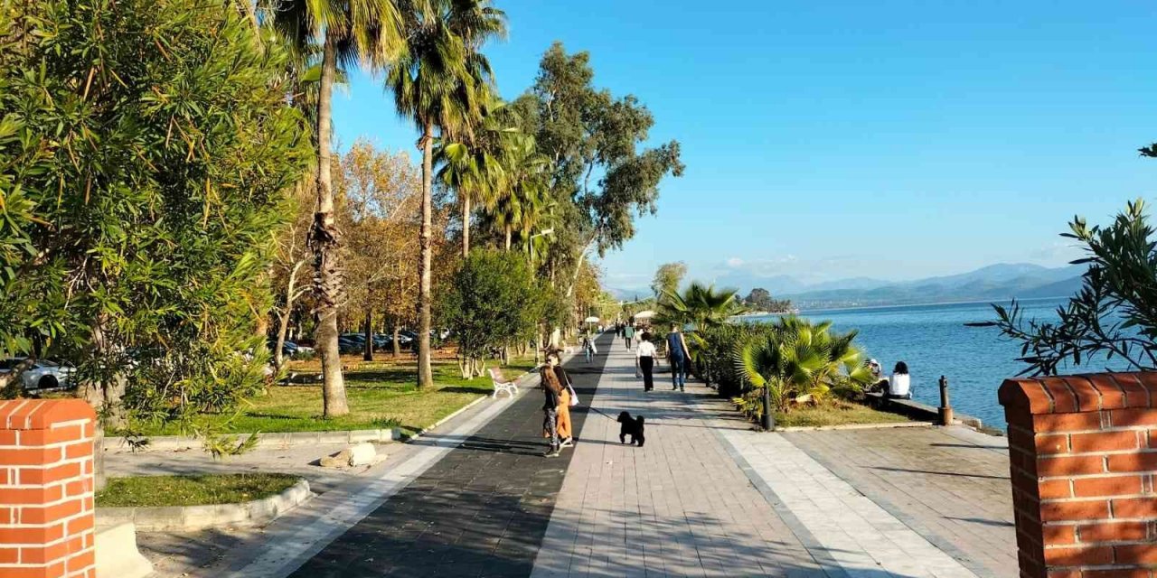 Yılın ilk günü Köyceğiz’de bahar havası yaşandı