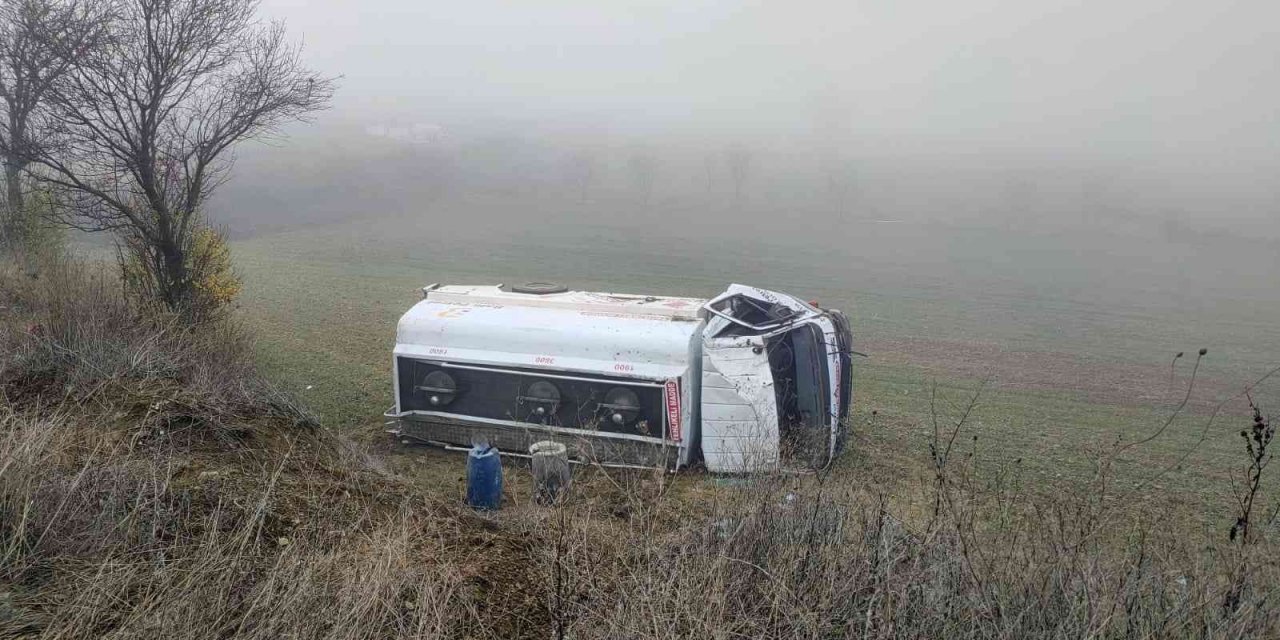 Yakıt tankeri devrildi: 1 yaralı