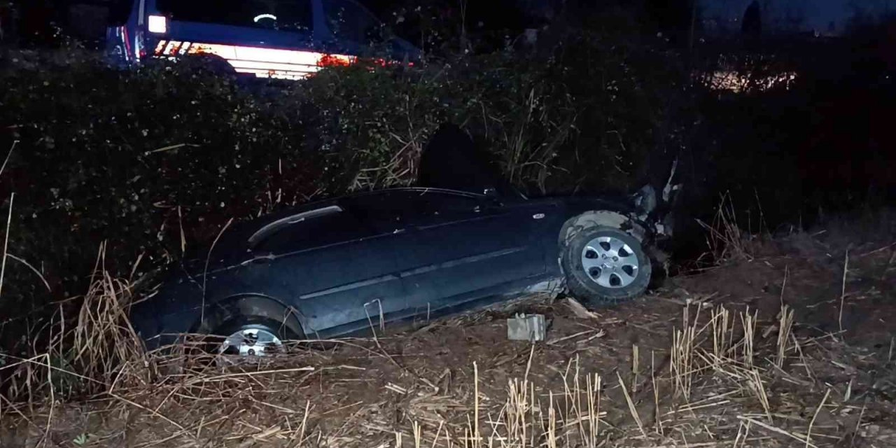 Otomobil kanala uçtu: 3 yaralı