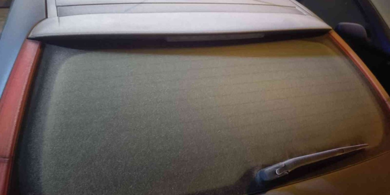 Elazığ’da sıcaklık -6’ya düştü, sürücüler araçlarını branda ile örttü