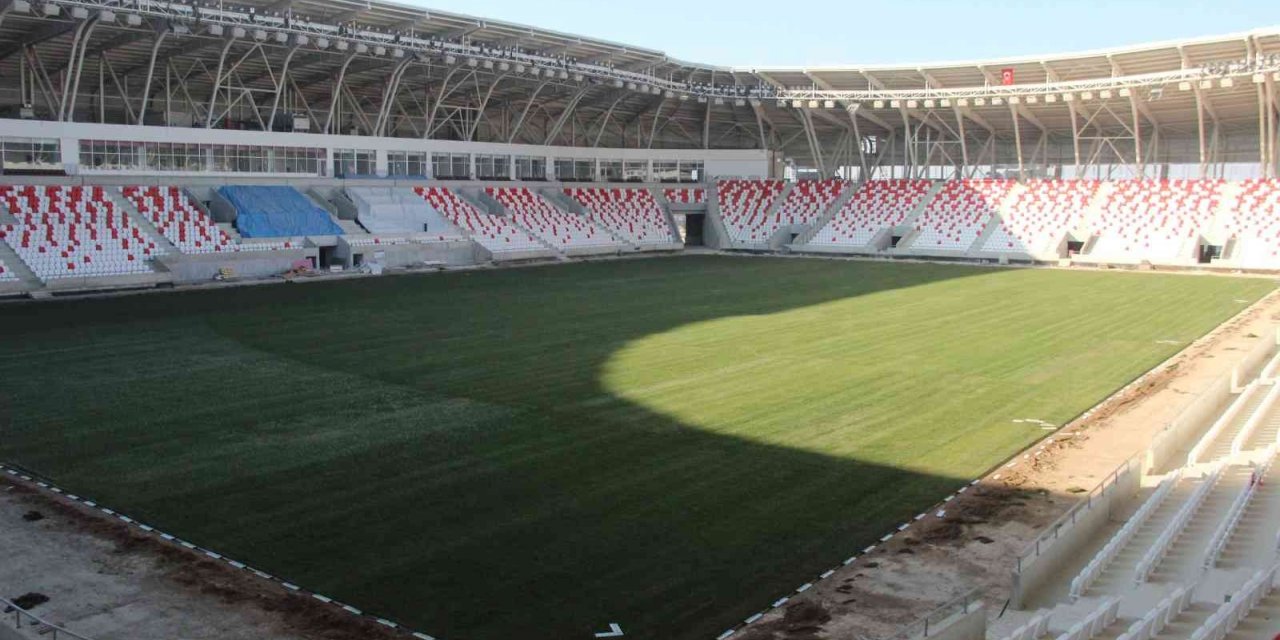 Karaman’ın yeni şehir stadyumunda çim serme işlemi tamamlandı