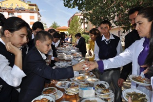 Pakistan'a yardım kermesi açıldı