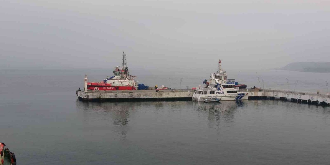 Çanakkale Boğazı sisin etkisini yitirmesiyle transit gemi geçişlerine açıldı
