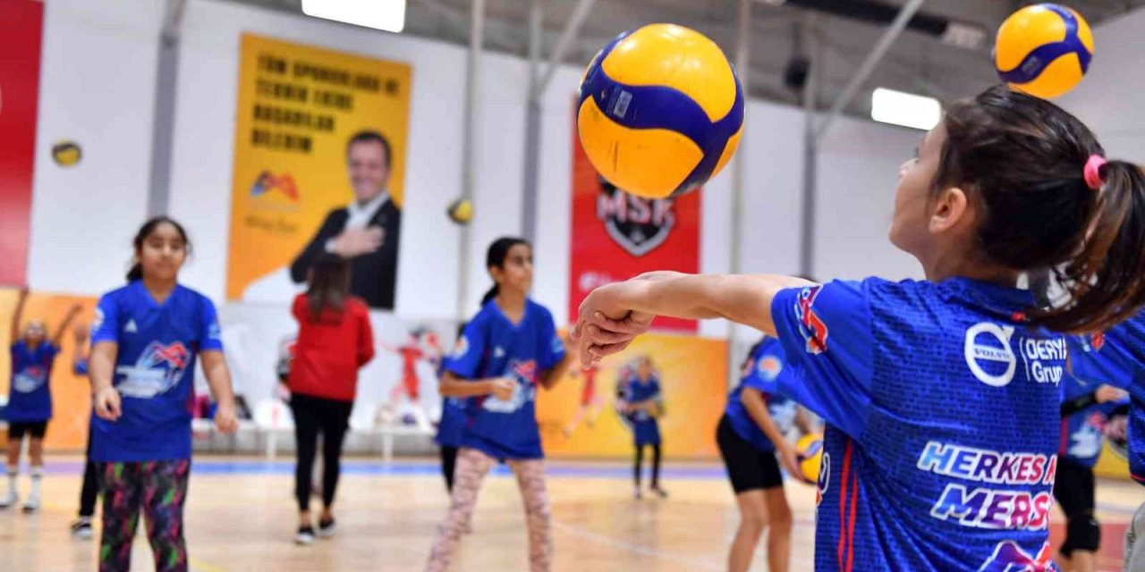 Mersin’de voleybol kursları sürüyor