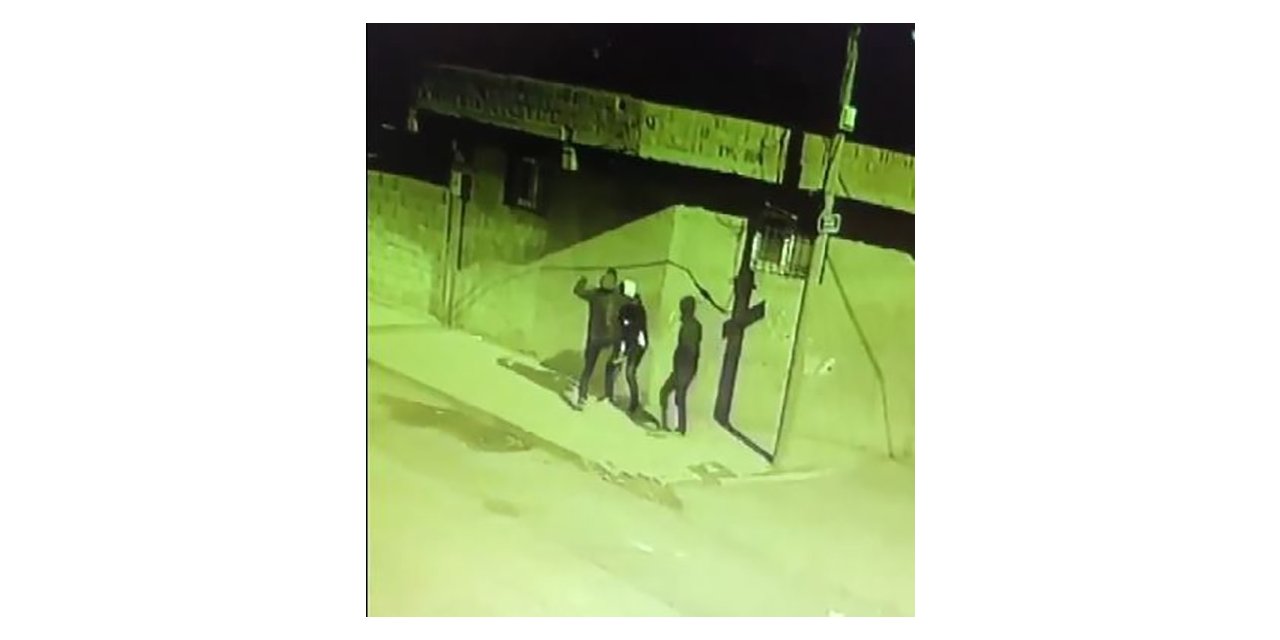 Yeni yılda mahalleyi internetsiz bırakan hırsızlar güvenlik kamarasında