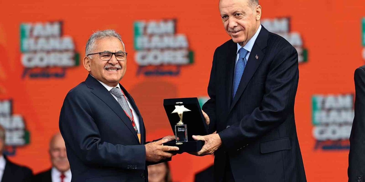 Başkan Büyükkılıç ile Büyükşehir, 1 yılda 11 ödül aldı