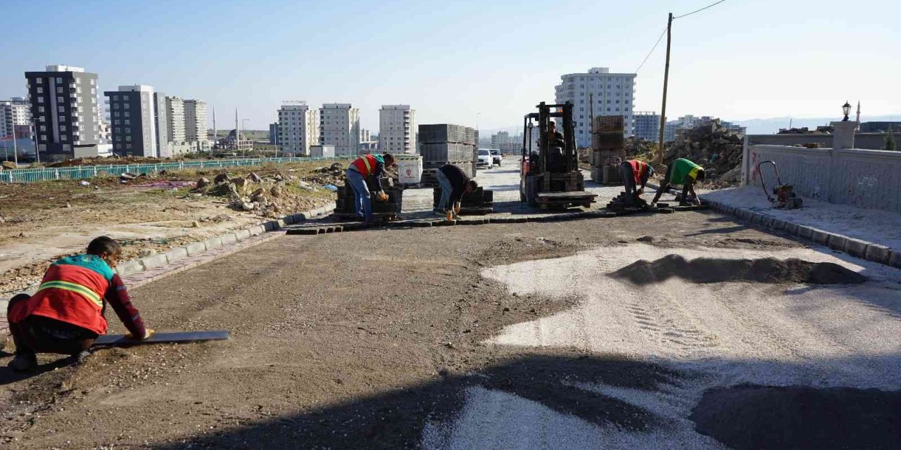 Karaköprü’de yeni yollar kilitli parkeyle döşeniyor