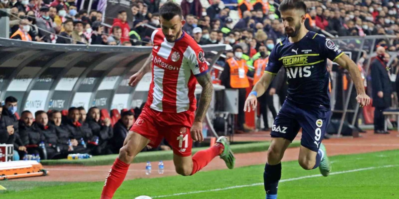 Fenerbahçe, Antalyaspor deplasmanında