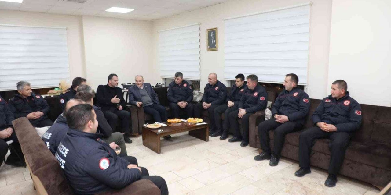 Başkan Özlü çalışanları yalnız bırakmadı