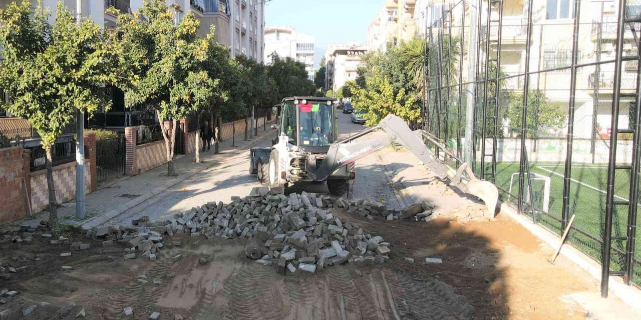 Efeler’de yollar yenileniyor