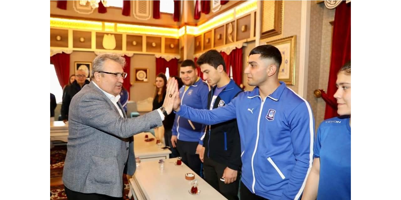 Yunusemre Belediyespor 2022’ye damga vurdu