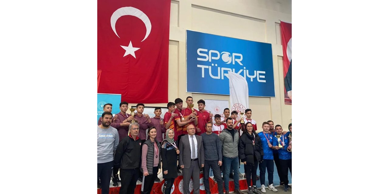 İhsaniye Anadolu Lisesi Okul Sporlarında başarıya doymuyor
