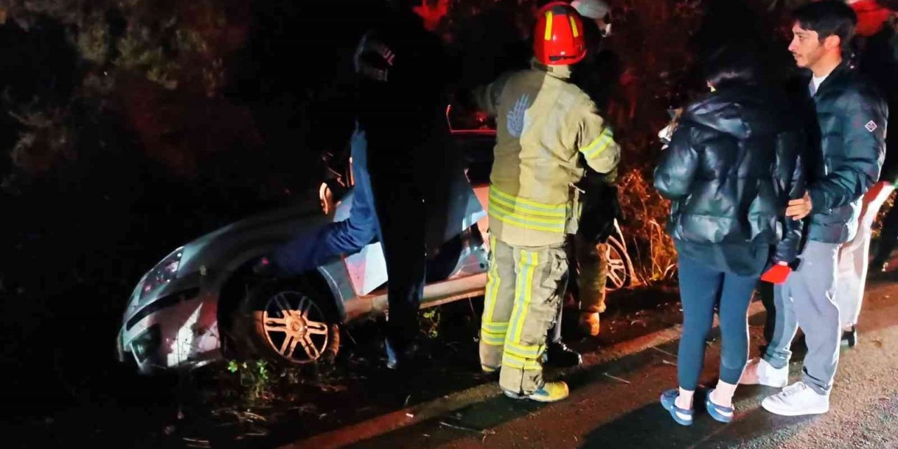 Sarıyer’de araç şarampole devrildi: 3 yaralı