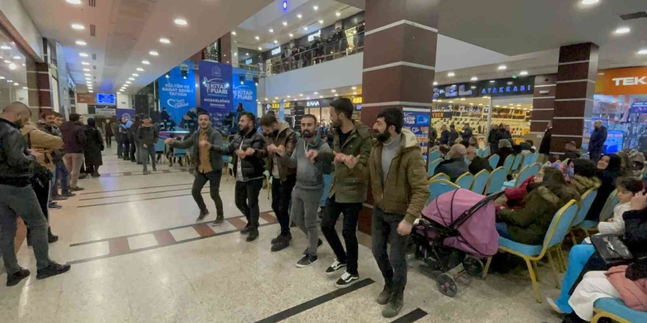 Tatvan Doğu Anadolu 1. Kitap Fuarı’nda konser keyfi yaşandı