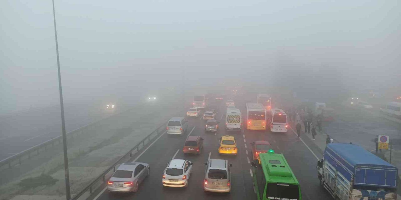 İstanbul’da etkili olan sis görüş mesafesini düşürdü