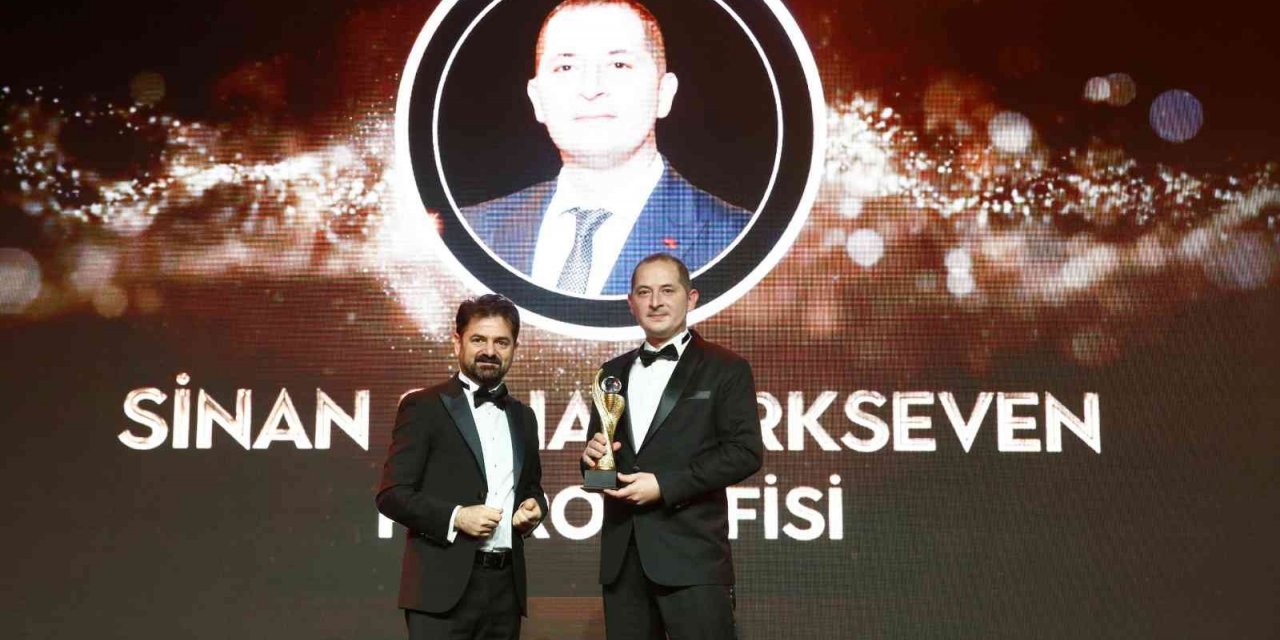 Petrol Ofisi CMO’su Sinan Seha Türkseven’e, ‘Altın Lider’ ödülü