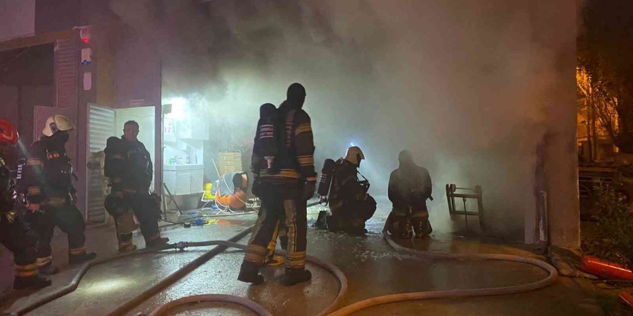 Medikal deposundaki yangın 10 saatte söndü