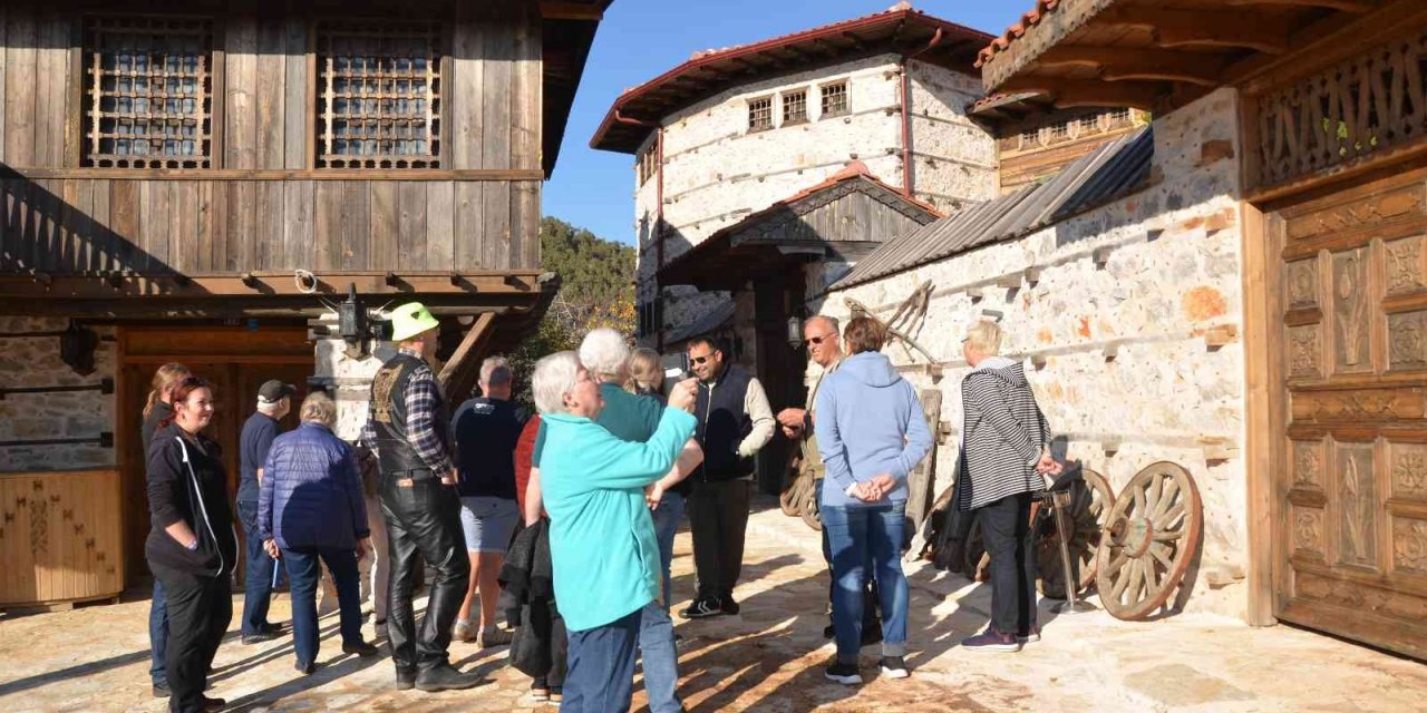 Terk edilmiş köye 1 yılda 80 bin ziyaretçi