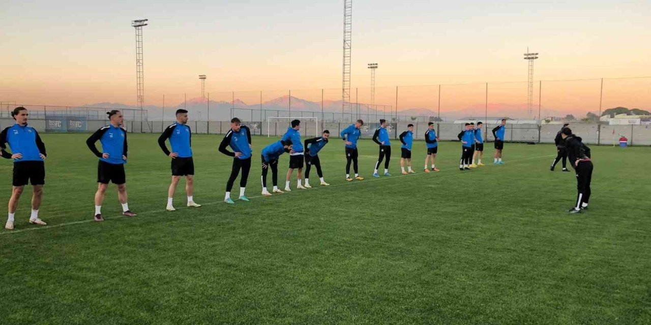 Afyonspor’un, Antalya kampı başladı