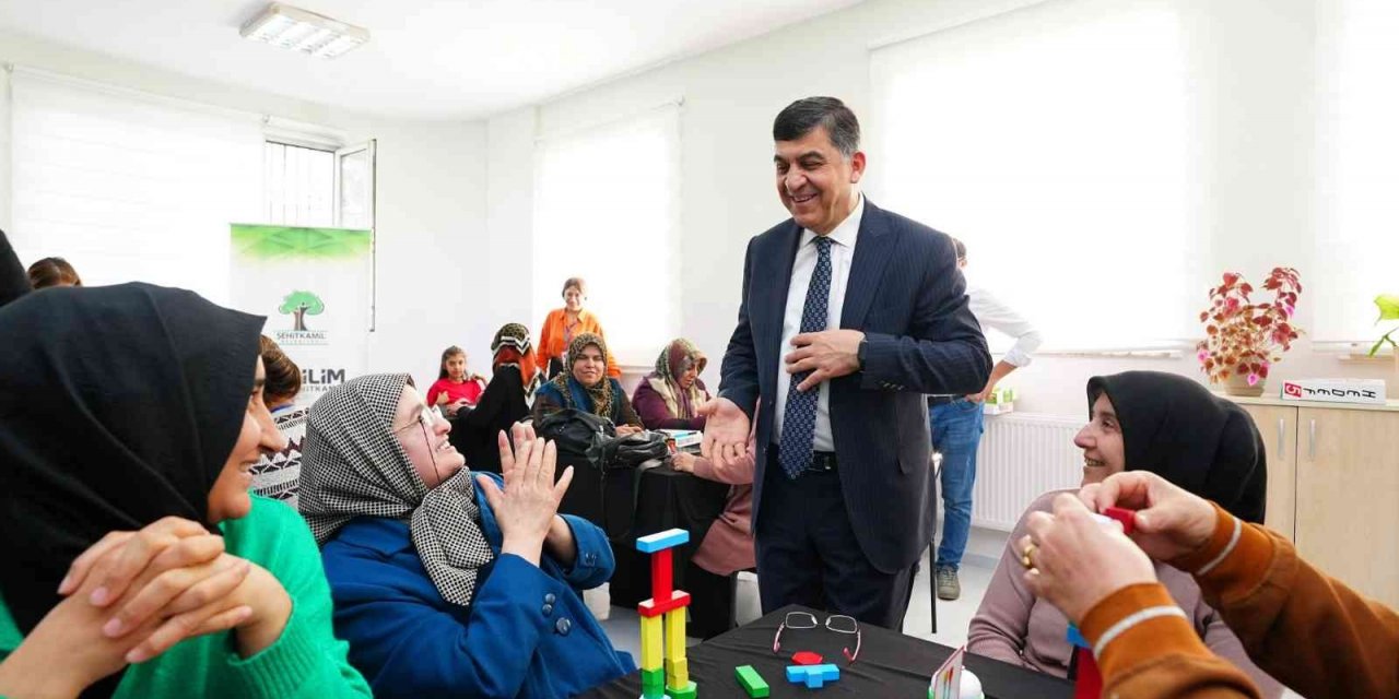 Yetim annelerine sertifikaları verildi