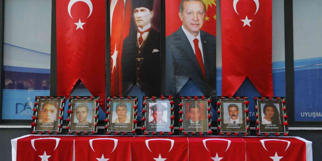 Diyarbakır’da ’3 Ocak eğitim şehitleri’ anıldı
