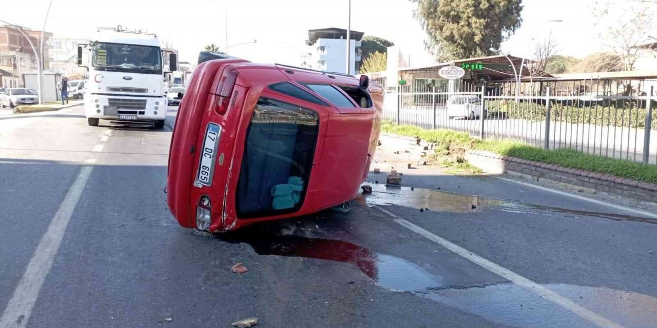 Tırla çarpışan otomobil devrildi: 2 yaralı