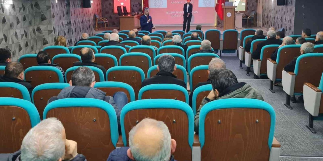 Öğretmenlerden muhtarlara aile okulu eğitimi