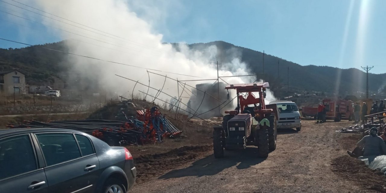 Kaynak yapayım derken yüzlerce ot balyası kül oldu