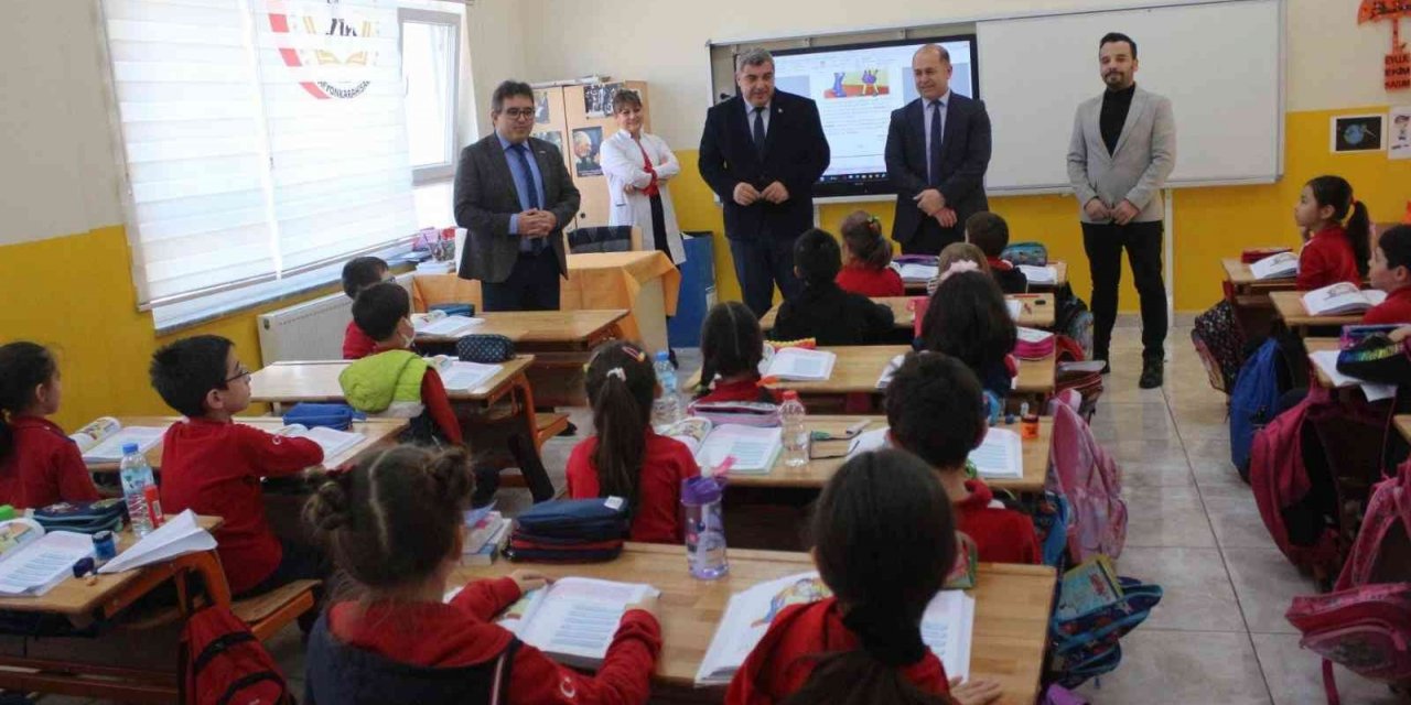 Bağımlılıkla mücadele illüzyon gösterisi ile anlatıldı