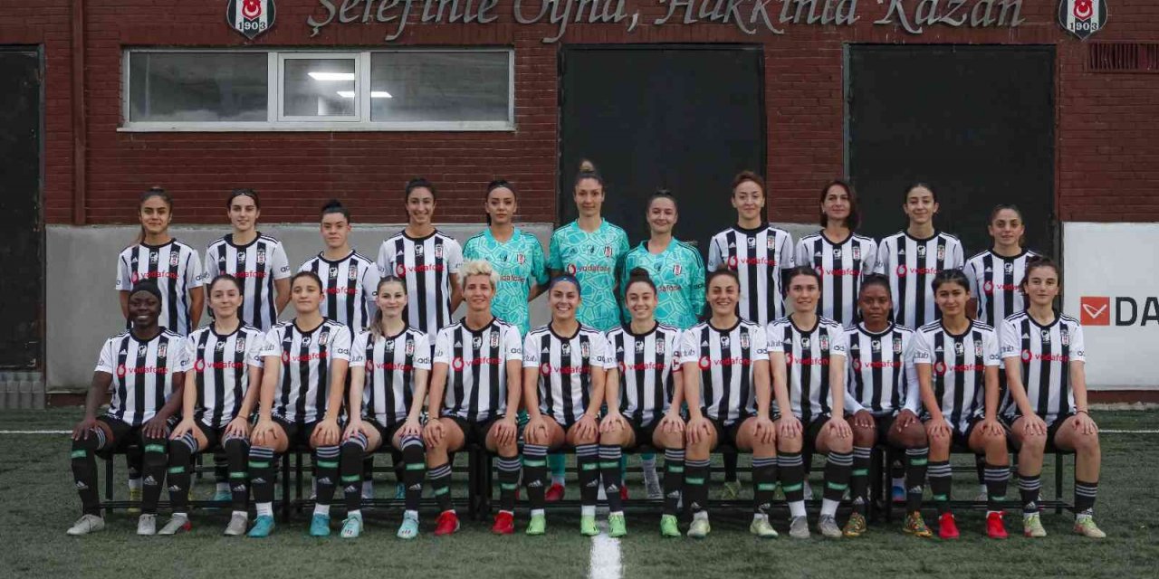 Vodafone ile Beşiktaş Kadın Futbol Takımı sponsorluğunu bir yıl daha uzattı