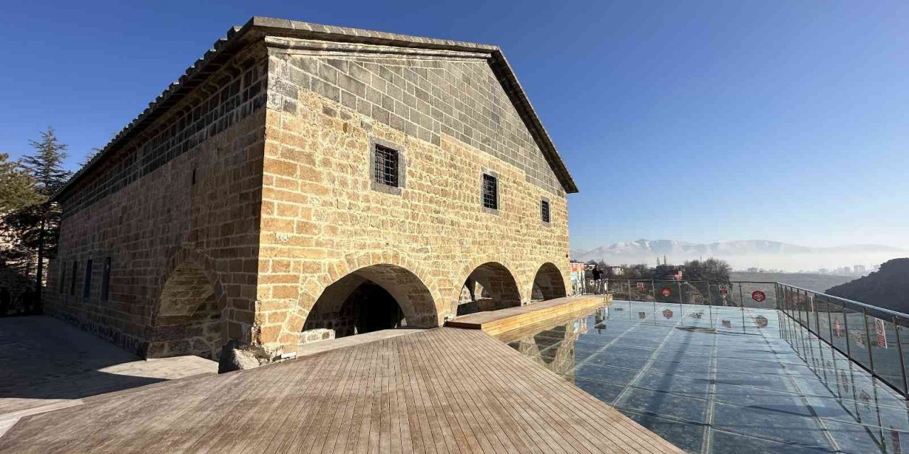 Niğde’de cam seyir terası yapıldı