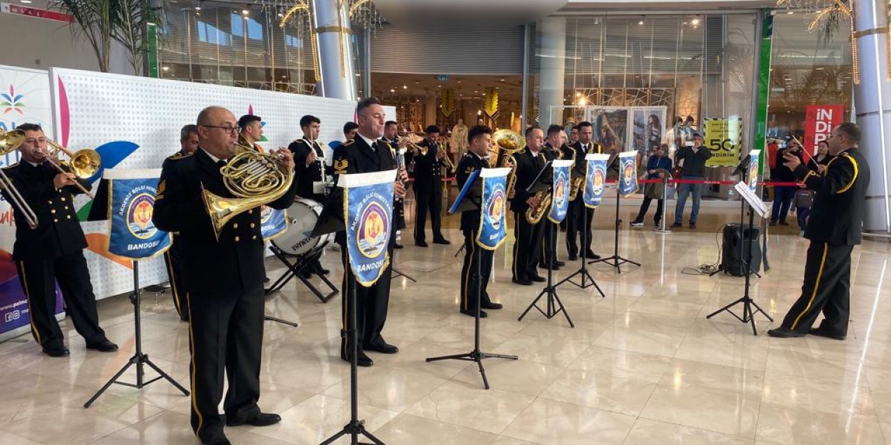 Akdeniz Bölge ve Garnizon Komutanlığı Bandosundan 101. Yıl Konseri