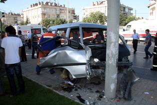 Servis minibüsü kaza yaptı: 7 yaralı