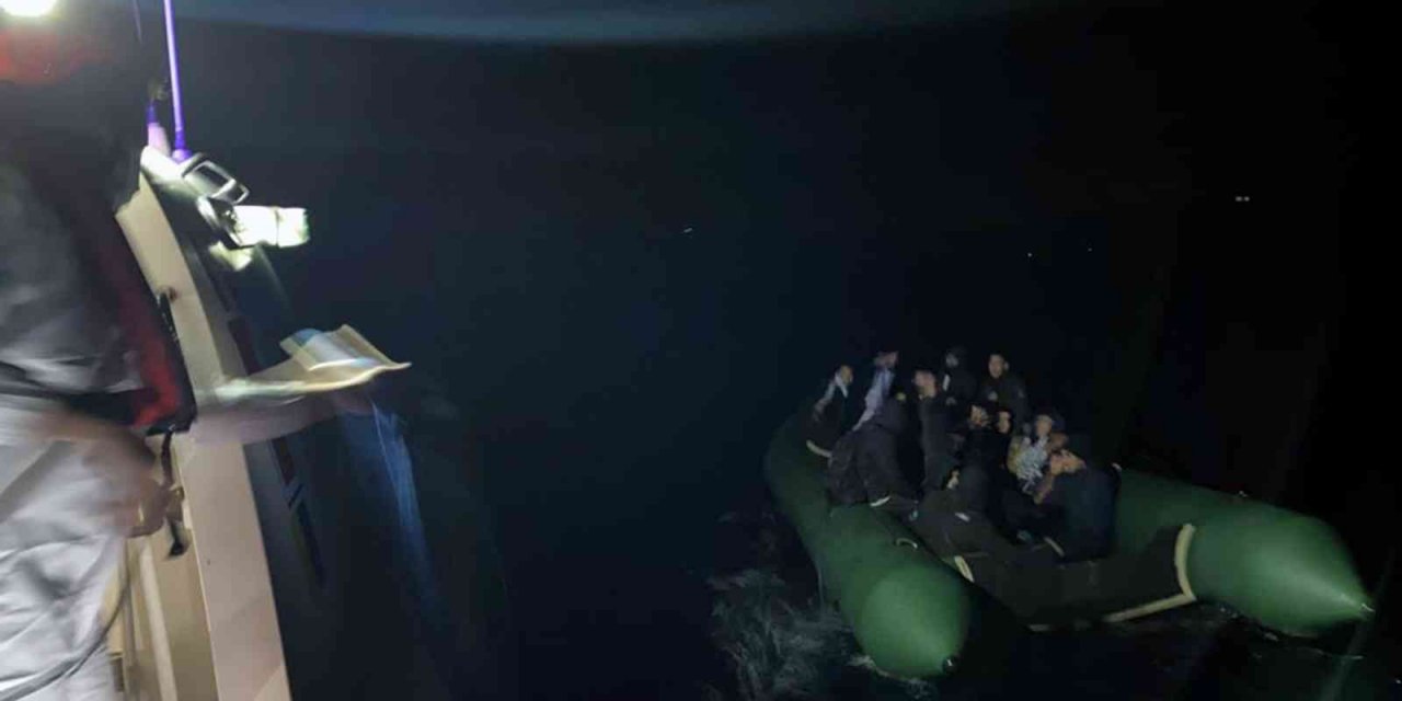 Yunanlıların ölüme ittiği 33 düzensiz göçmen kurtarıldı