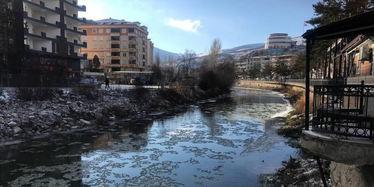 Bayburt’ta Çoruh nehri kısmi buz tuttu