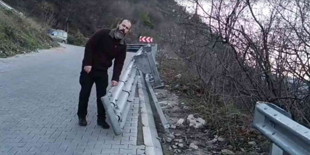 Yok artık...Uçurumun kenarındaki demir bariyerleri çaldılar