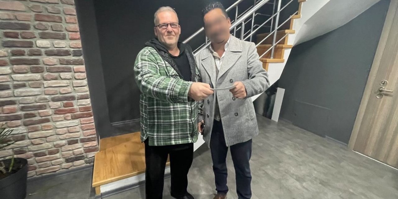 Yolda bulduğu 750 bin liralık çeki sahibine teslim etti