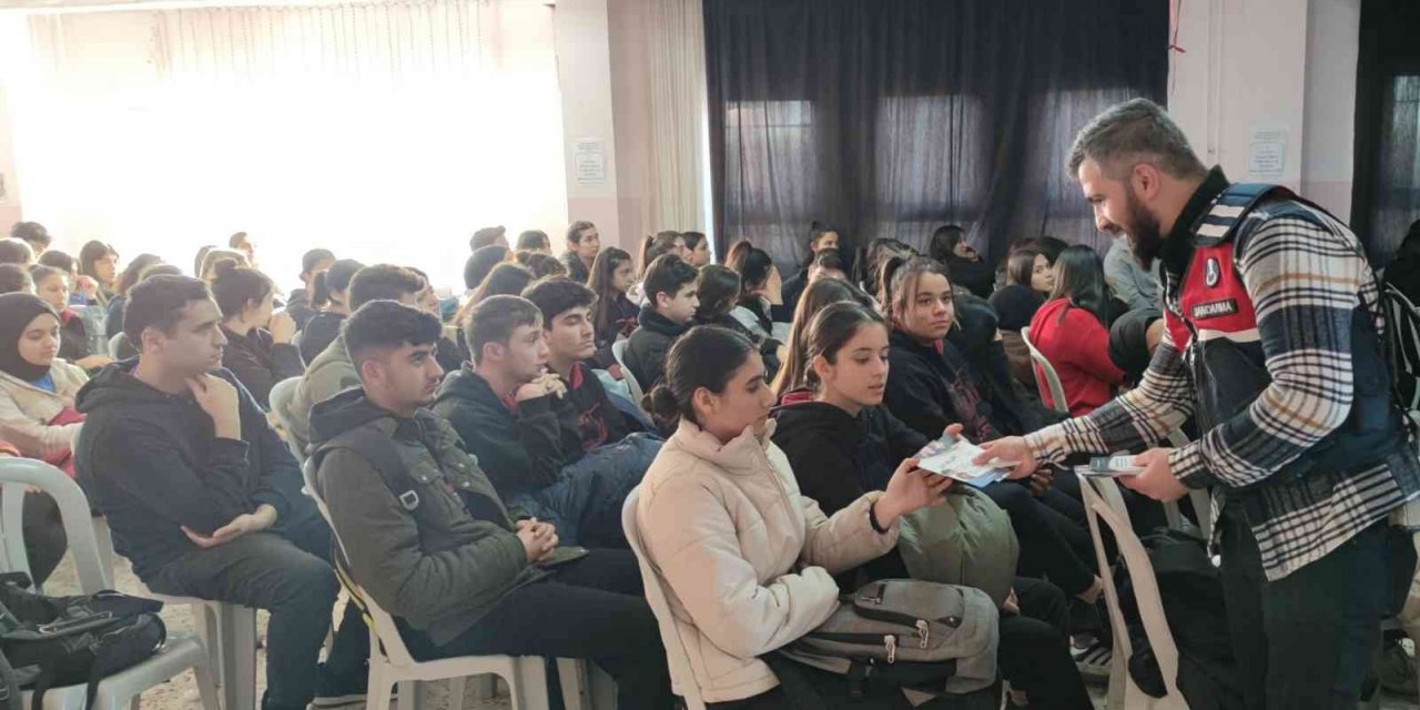 Jandarmadan öğrencilere siber farkındalık eğitimi