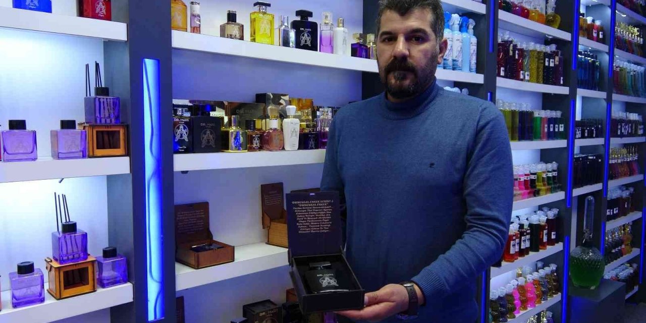 Ahşap parfüm kutularının her birine farklı hikayeler yazıldı