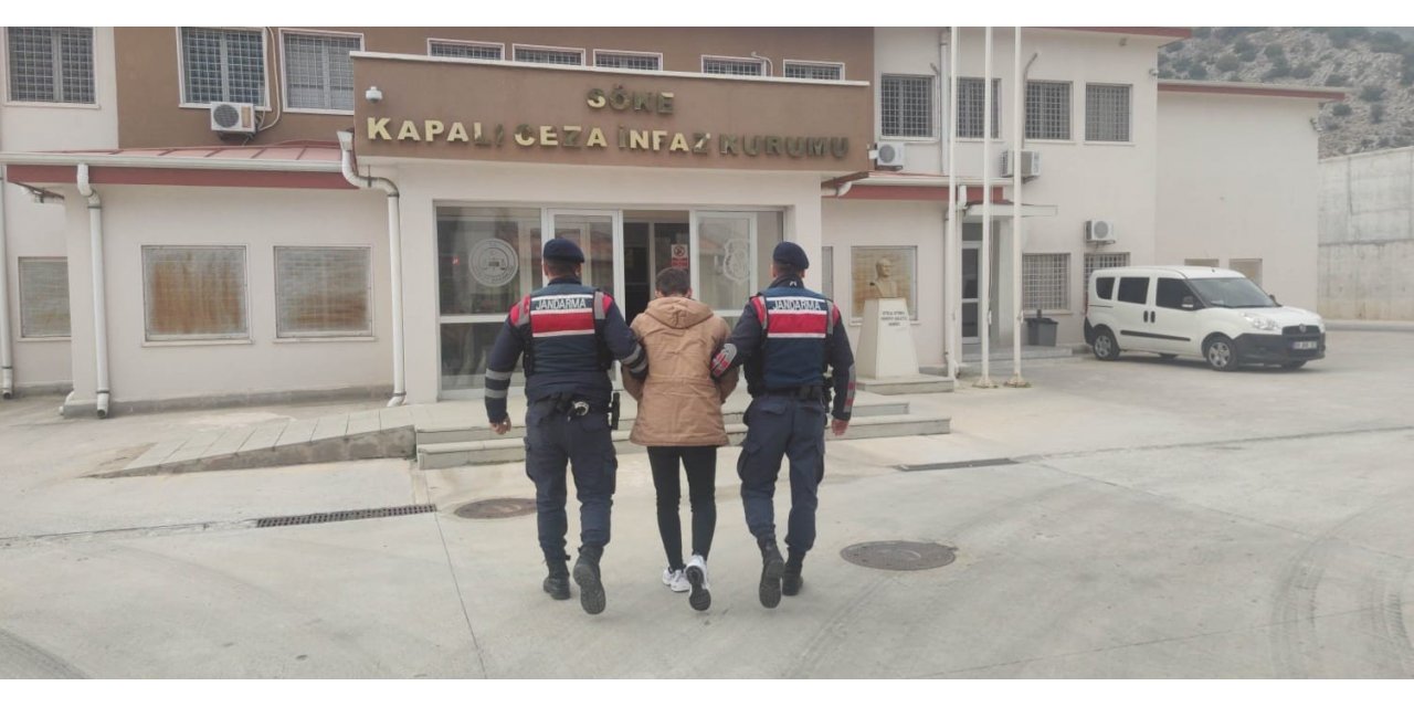 Söke’de 5 aranan şahıs Jandarmadan kaçamadı