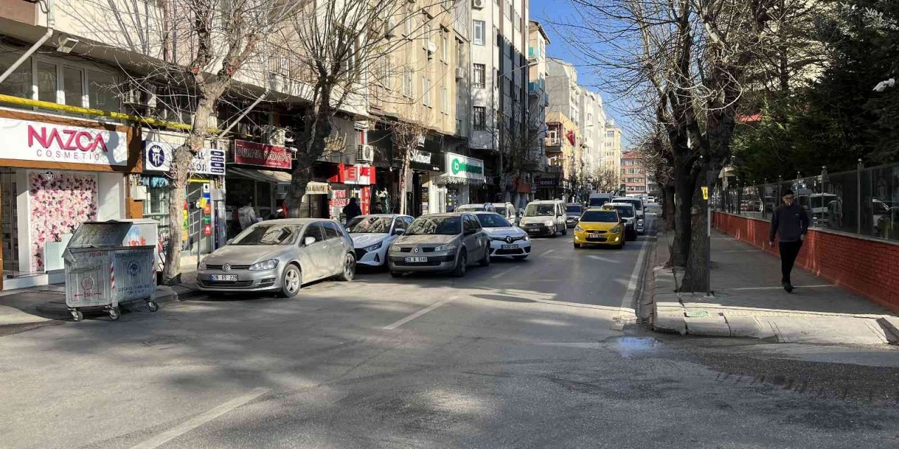 İkinci şeride park etme problemi her geçen gün büyüyor