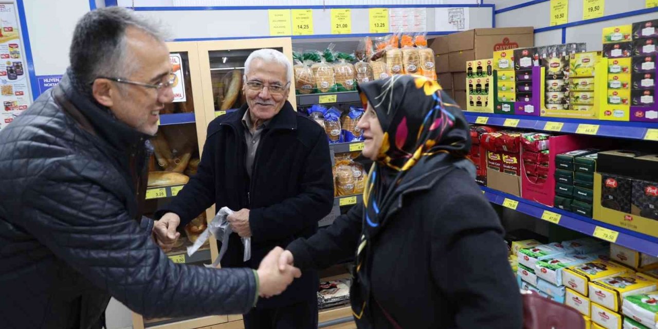 Başkan Savran esnaflarla bir araya gelmeye devam ediyor