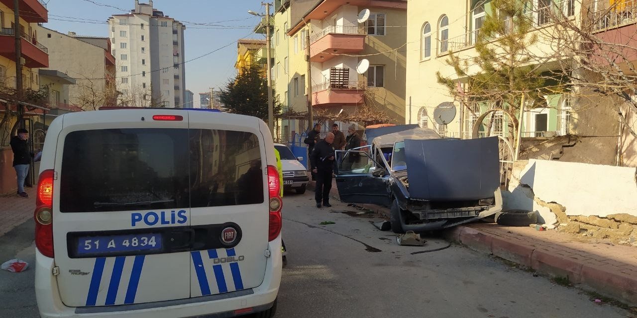 Polisten kaçan çocuklar kaza yaptı: 3 yaralı