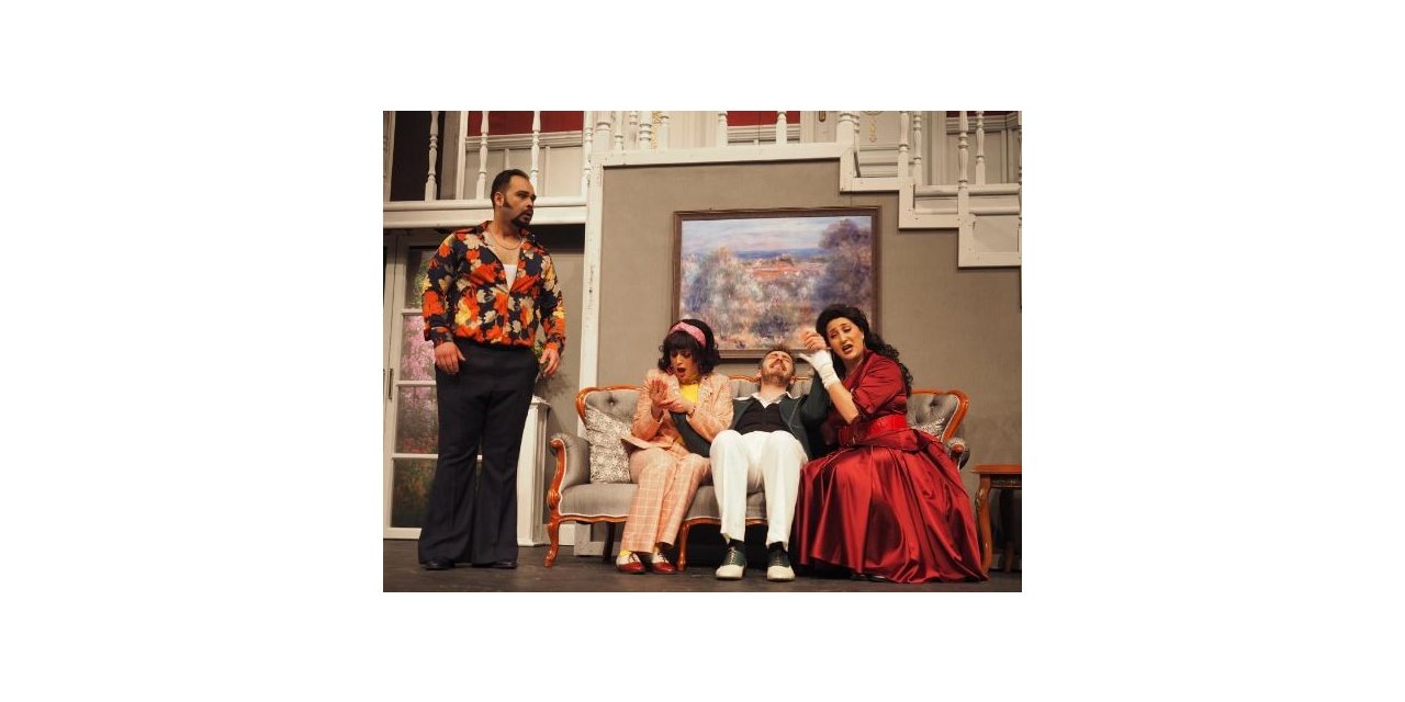 SDT, 2023’ün ilk perdesini bir aşk komedisi olan oyunla açacak