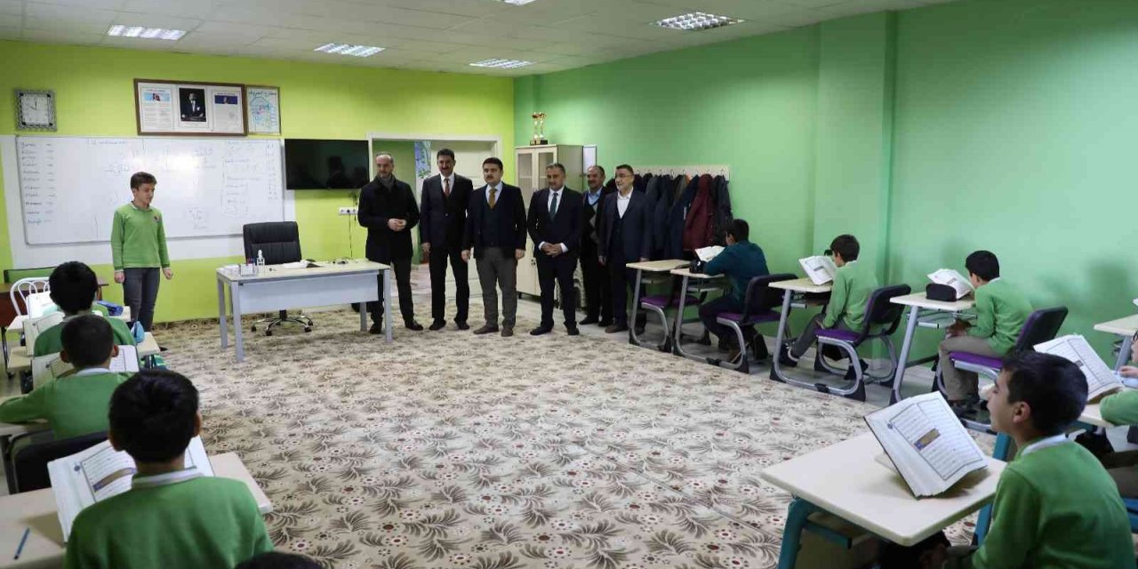 İlçe protokolünden Numan Cebeci Ortaokulu öğrencilerine motivasyon ziyareti