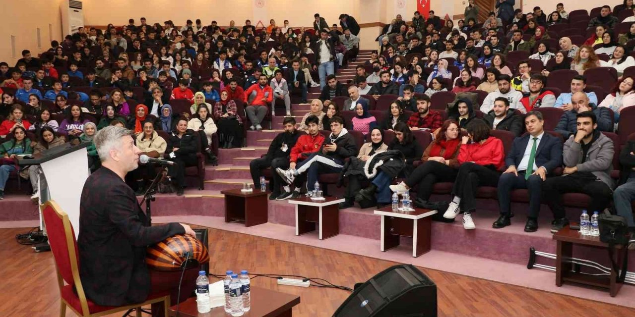 Metin Şentürk Manisa’da gençlerle buluştu