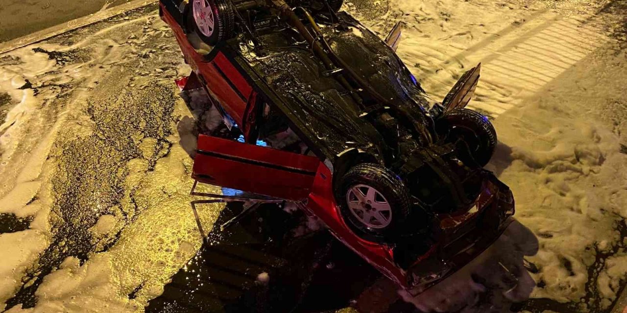 Pendik’te kontrolden çıkıp takla atan otomobil yandı: 4 yaralı