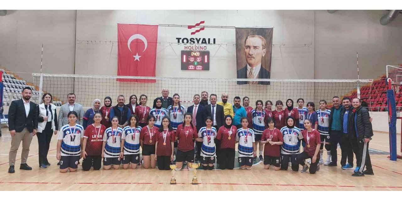 Okul sporları gençler kız voleybol müsabakaları sona erdi
